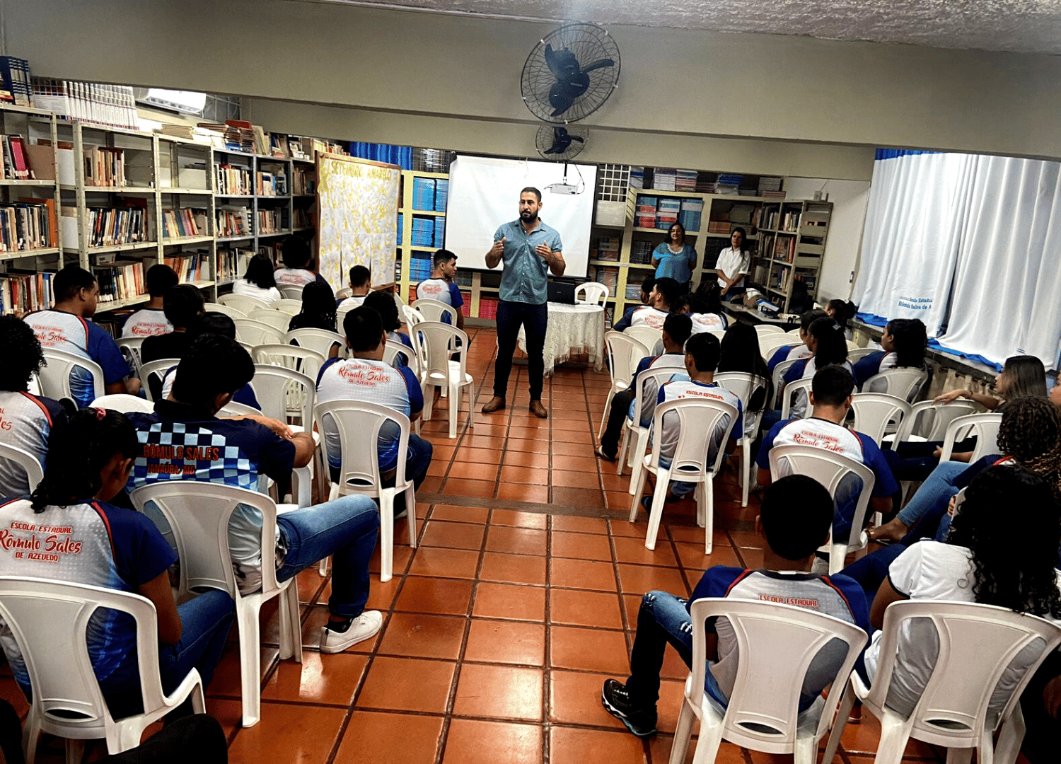Read more about the article Funorte janaúba leva conhecimento aos estudantes da escola Estadual Rômulo Sales